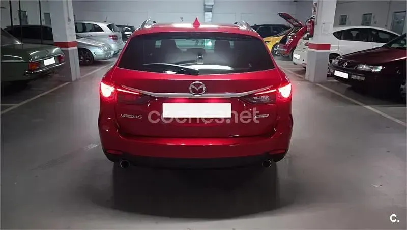 Usado Mazda 6 Style 150 CV (110 kW) 2017 Rojo Familiar