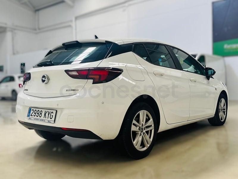Usado Opel Astra Selective 110 CV (80 kW) 2019 Blanco Berlina