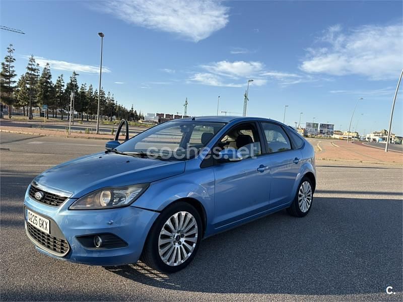 Usado Ford Focus Titanium 115 CV (84 kW) 2009 Azul Berlina