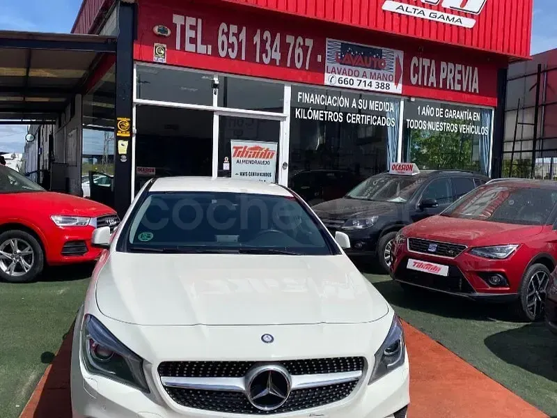 Usado Mercedes CLA200 Shooting Brake Urban 136 CV (100 kW) 2015 Blanco Familiar