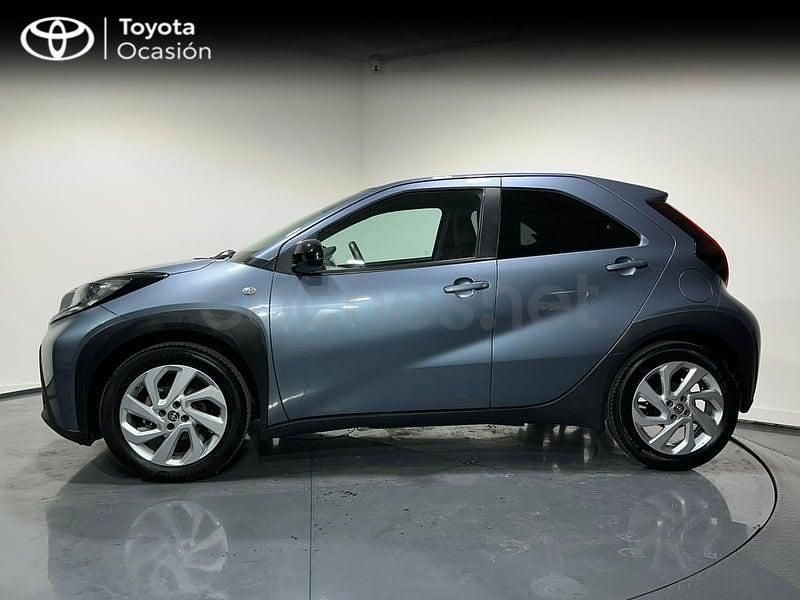 Usado Toyota Aygo X Play 72 CV (52 kW) 2024 Gris / plata SUV