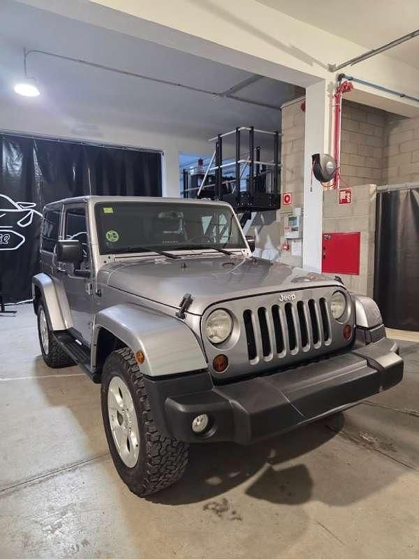 Usado Jeep Wrangler Sahara 200 CV (147 kW) 2013 Plateado SUV
