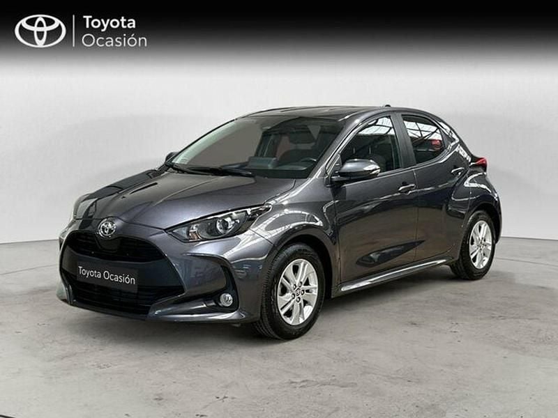 Gris / plata Usado 2024 Toyota Yaris Edition Berlina | 19.500 € (Precio justo) - Imagen 1/4