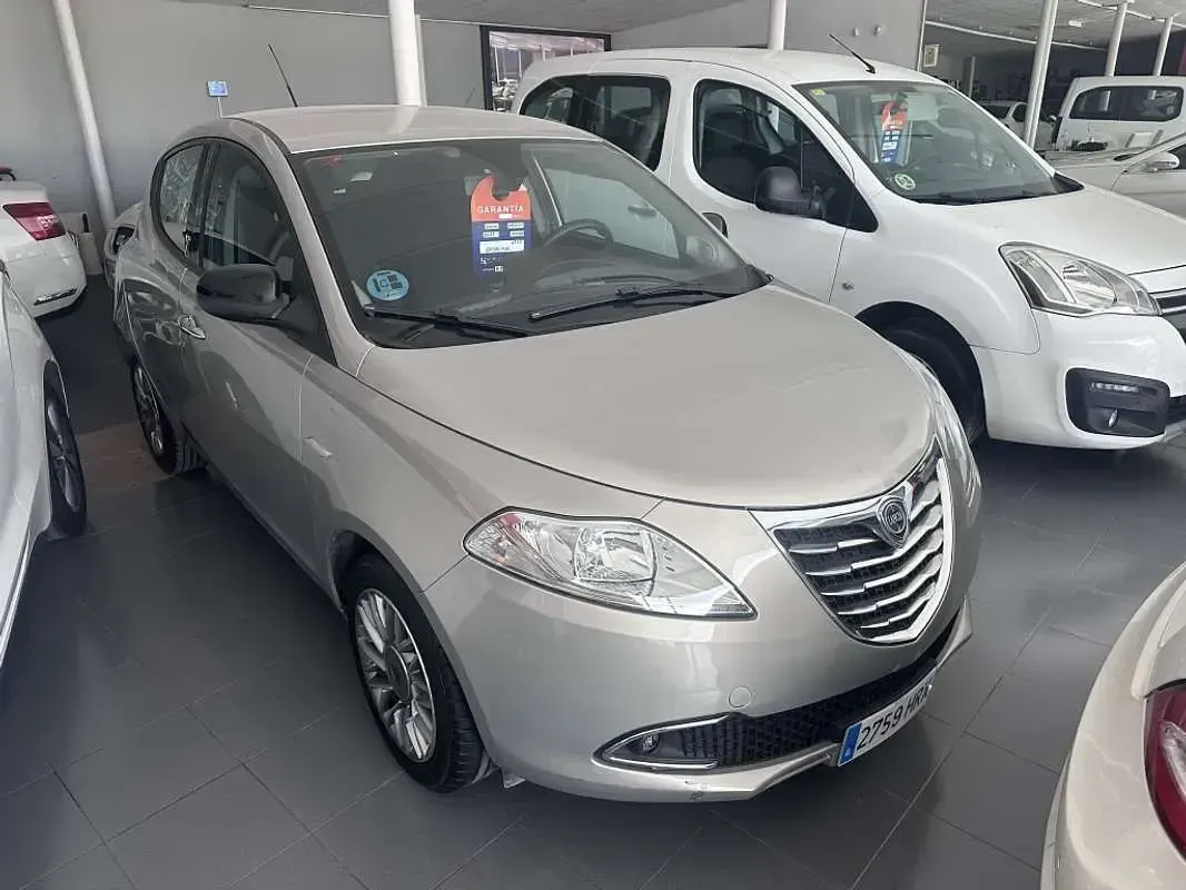 Usado Lancia Ypsilon S 69 CV (50 kW) 2013 Utilitario