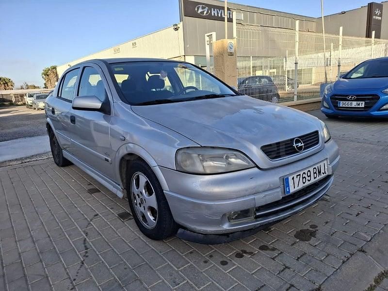 Usado Opel Astra Comfort 82 CV (60 kW) 2000 Gris / plata Berlina