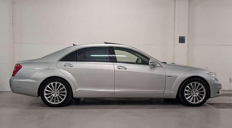 Usado Mercedes S500 435 CV (319 kW) 2011 Plateado Berlina