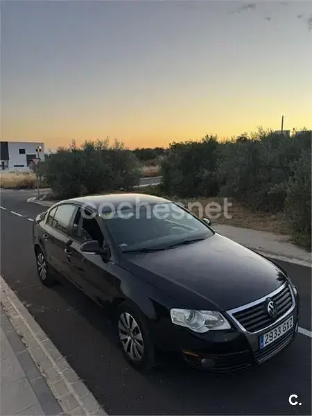 Usado VW Passat Advance 140 CV (102 kW) 2010 Negro Berlina