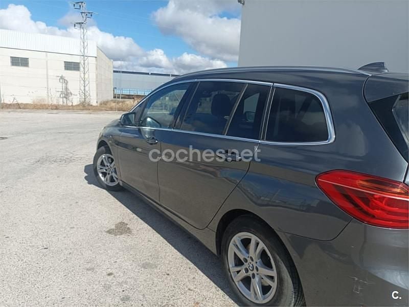 Gris / plata Usado 2016 BMW 216 Familiar | 10.500 € (Precio justo) - Imagen 1/4
