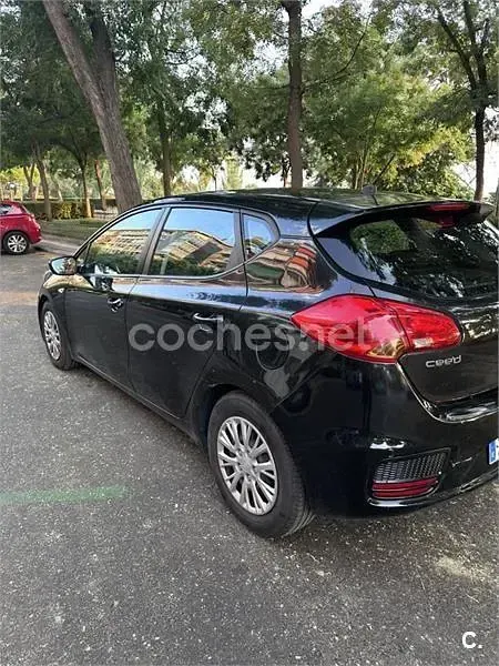 Usado Kia Ceed GT 90 CV (66 kW) 2016 Negro Berlina