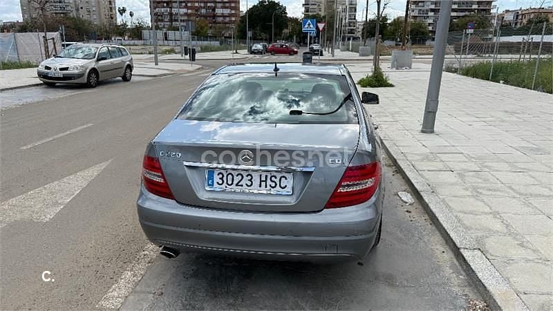 Usado Mercedes C220 170 CV (125 kW) 2011 Gris / plata Berlina