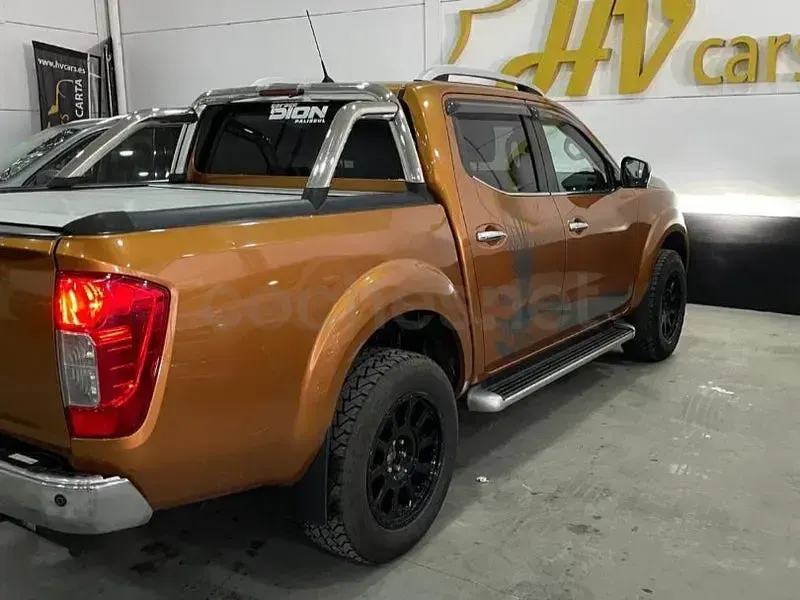 Usado Nissan Navara Acenta 190 CV (139 kW) 2016 Naranja Pickup/Camioneta
