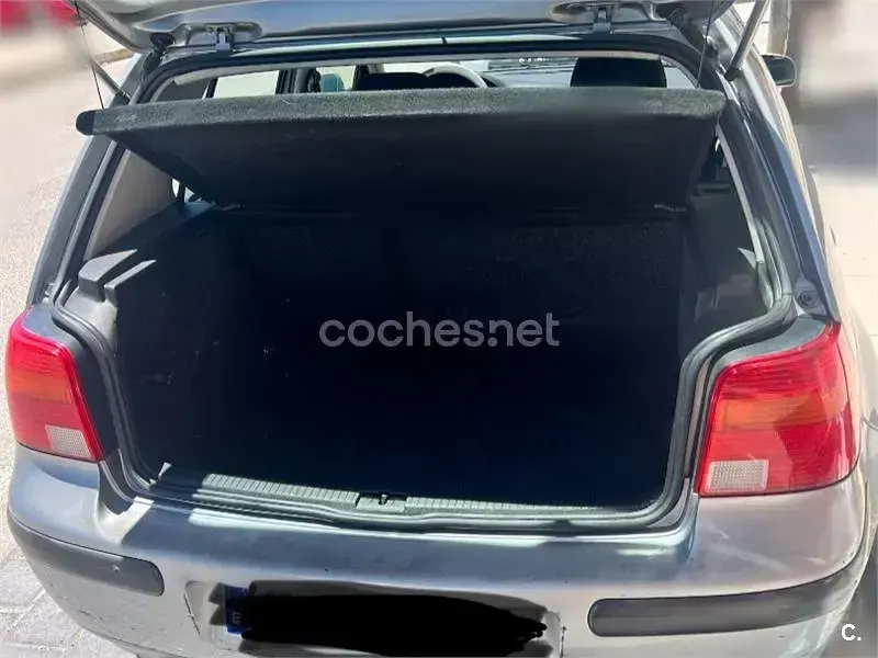 Usado VW Golf IV Highline 105 CV (77 kW) 2003 Gris / plata Berlina