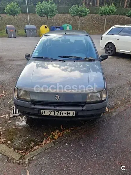Usado Renault Clio 60 CV (44 kW) 1993 Gris / plata Utilitario