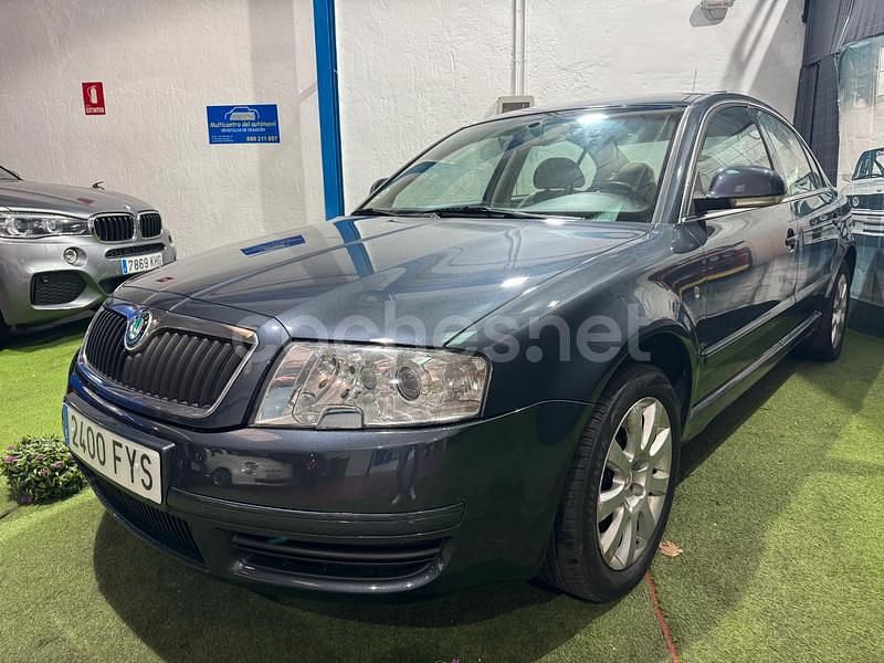Gris / plata Usado 2007 Skoda Superb Elegance Berlina | 3990 € - Imagen 1/4