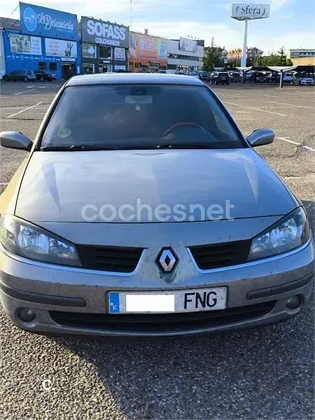 Usado Renault Laguna III Expression 130 CV (95 kW) 2007 Gris / plata Berlina