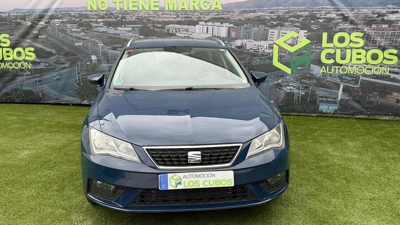 Usado Seat Leon Style 115 CV (84 kW) 2017 Amarillo Utilitario