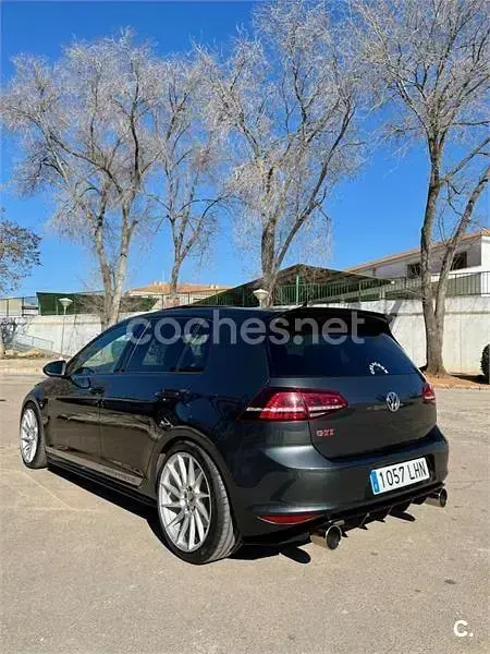 Usado VW Golf VII GTI 230 CV (169 kW) 2016 Negro Berlina