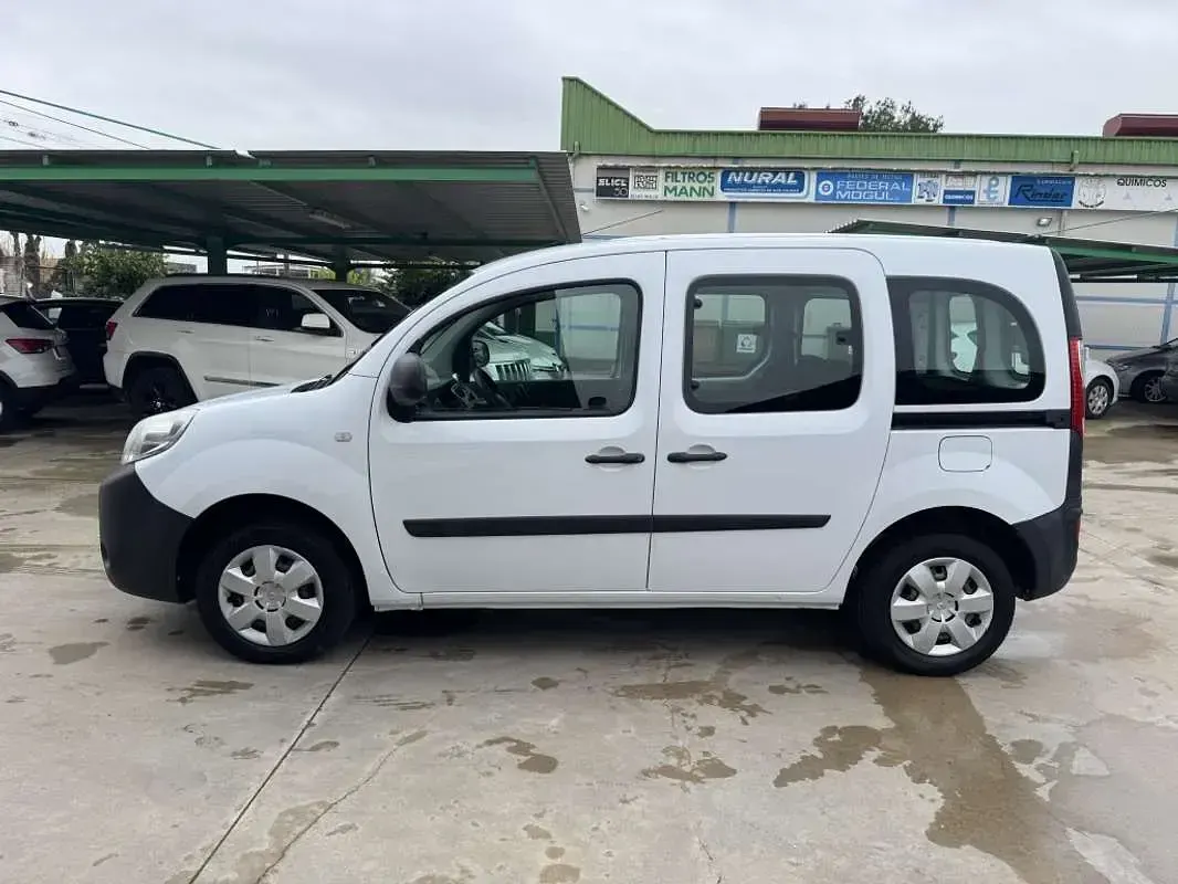 Usado Renault Kangoo LIMITED 90 CV (66 kW) 2019 Blanco Monovolumen