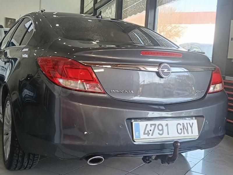 Usado Opel Insignia Cosmo 160 CV (117 kW) 2010 Negro Berlina