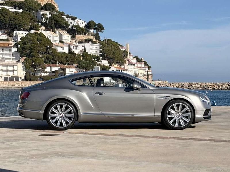 Usado Bentley Continental 507 CV (372 kW) 2016 Gris Coupe