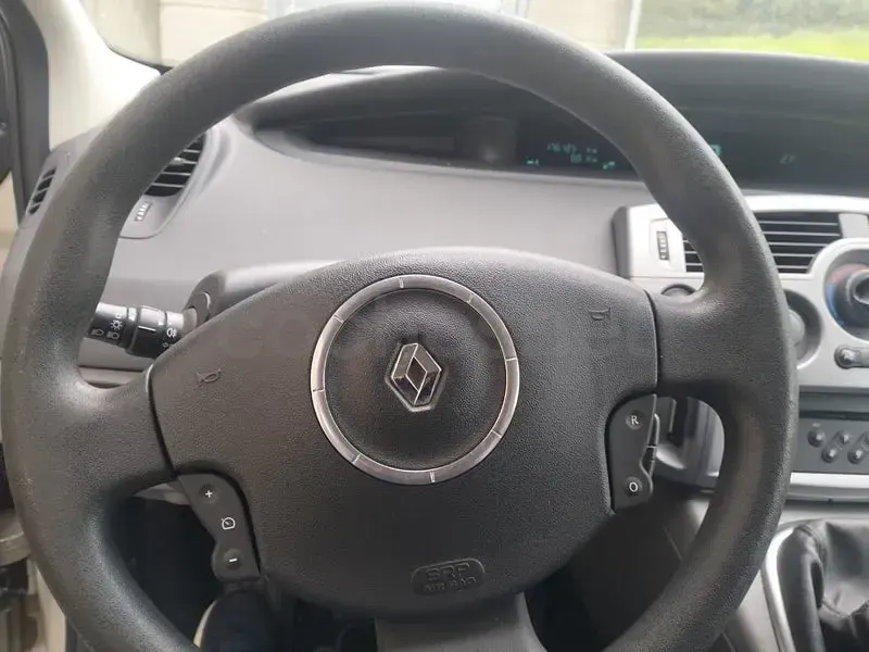 Usado Renault Scénic II 105 CV (77 kW) 2008 Beige Monovolumen