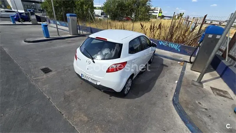 Usado Mazda 2 Style 75 CV (55 kW) 2011 Blanco Utilitario
