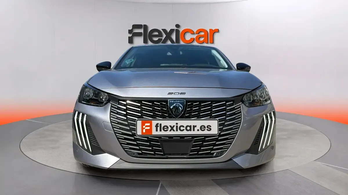 Usado Peugeot 208 Allure 101 CV (74 kW) 2025 Gris Utilitario