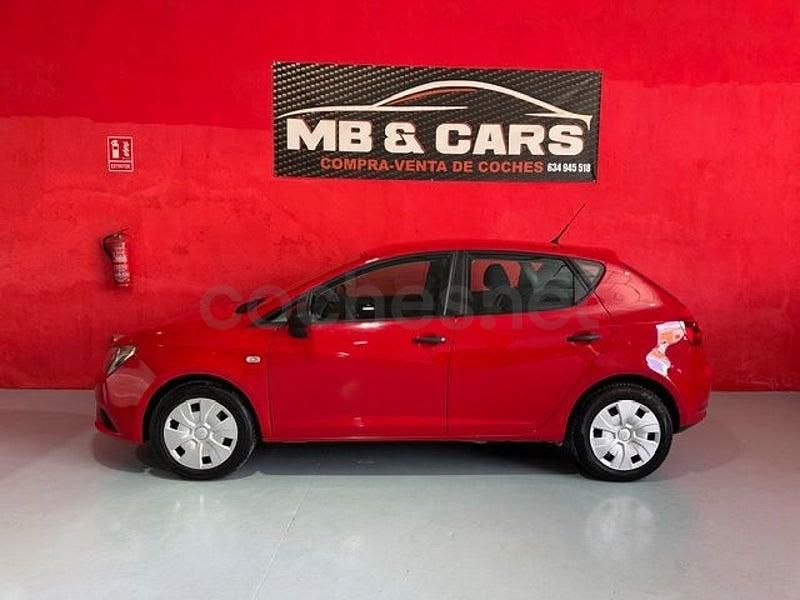 Usado Seat Ibiza Reference 75 CV (55 kW) 2015 Rojo Berlina