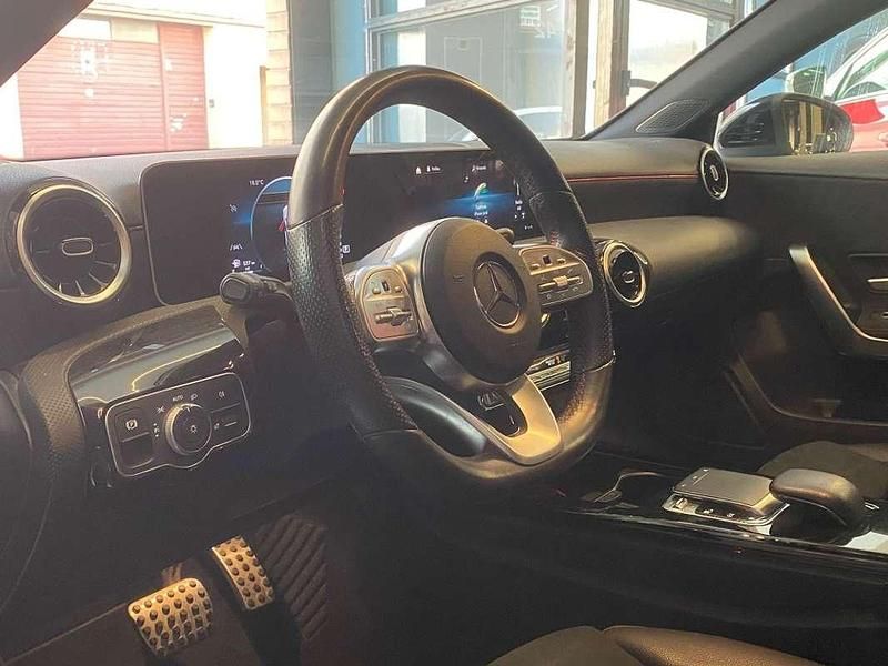 Usado Mercedes A180 116 CV (85 kW) 2019 Negro Utilitario