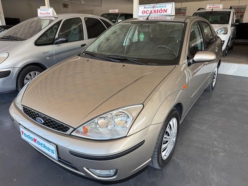 Usado Ford Focus Ghia 100 CV (73 kW) 2003 Beige Berlina