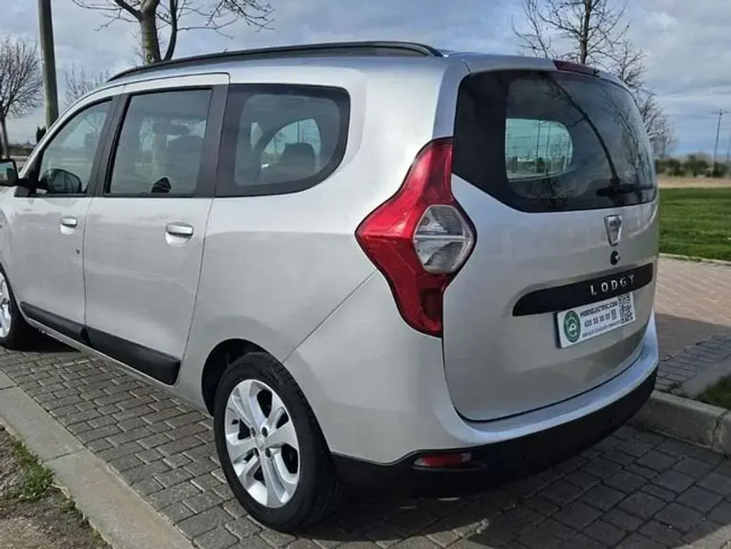 Usado Dacia Lodgy Lauréate 116 CV (85 kW) 2014 Gris Monovolumen