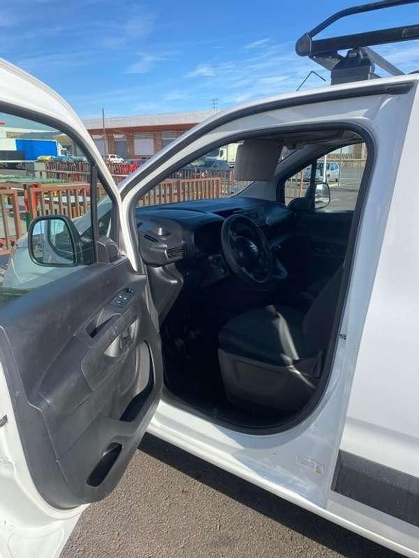 Usado Citroën Berlingo Live 102 CV (75 kW) 2021 Blanco Monovolumen