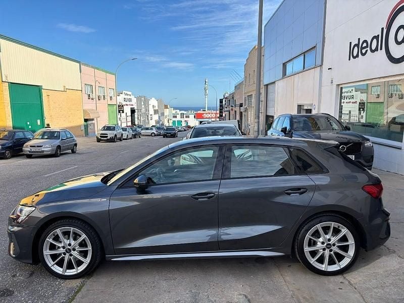 Usado Audi A3 S-Line 150 CV (110 kW) 2023 Gris / plata Berlina