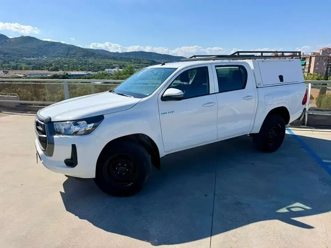 Usado Toyota HiLux 150 CV (110 kW) 2023 Blanco Pickup/Camioneta