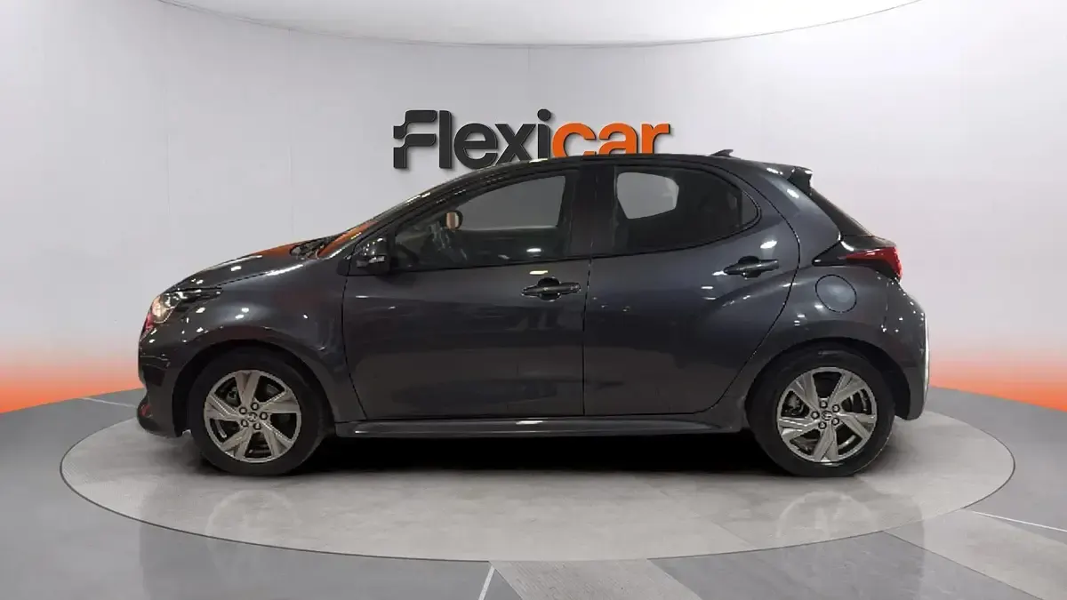 Usado Toyota Yaris Hybrid Active 116 CV (85 kW) 2025 Gris Berlina