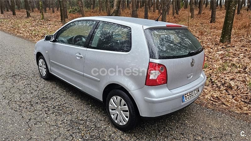 Usado VW Polo Conceptline 65 CV (47 kW) 2004 Gris / plata Utilitario