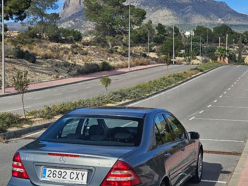 Usado Mercedes C320 Elegance 218 CV (160 kW) 2004 Azul Berlina