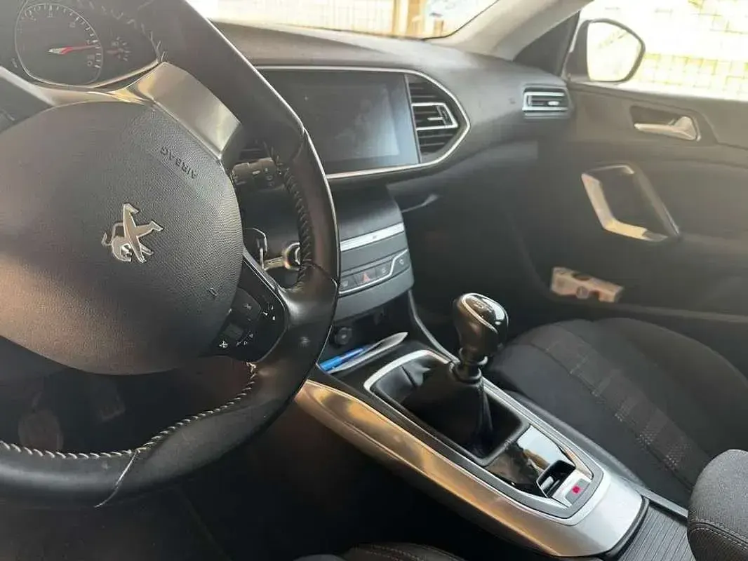 Usado Peugeot 308 Allure 131 CV (96 kW) 2020 Blanco Utilitario