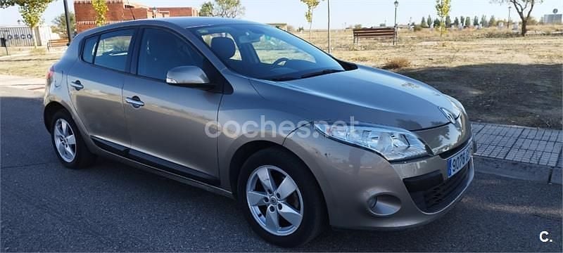 Usado Renault Mégane Dynamique 110 CV (80 kW) 2009 Beige Berlina