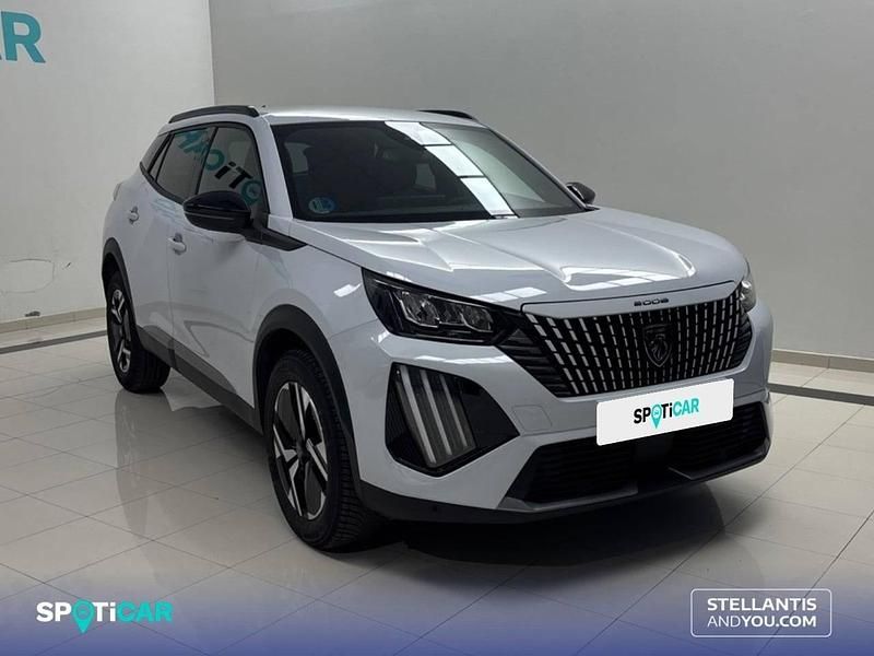 Usado Peugeot 2008 Allure 145 CV (106 kW) 2025 Blanco SUV
