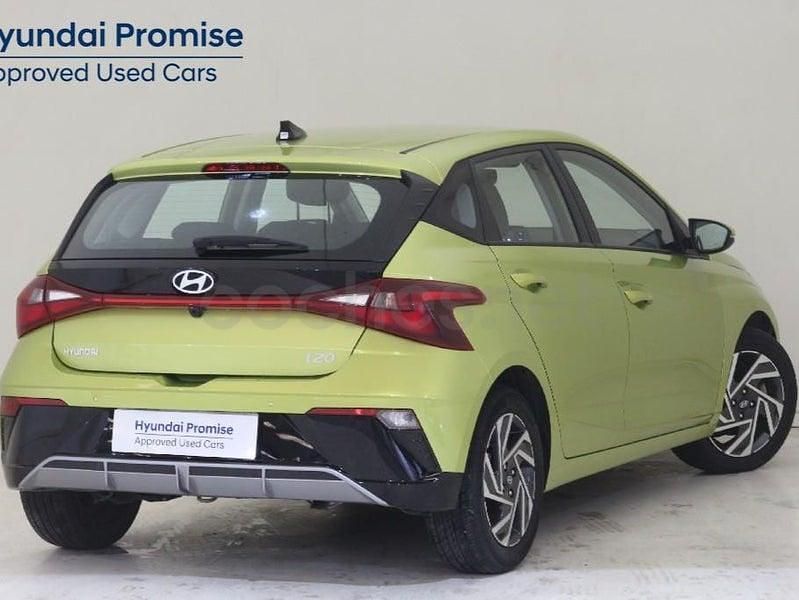 Usado Hyundai i20 100 CV (73 kW) 2024 Verde Utilitario