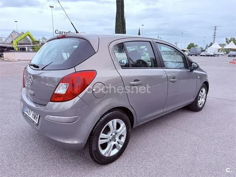 Usado Opel Corsa Selective 95 CV (69 kW) 2012 Beige Utilitario