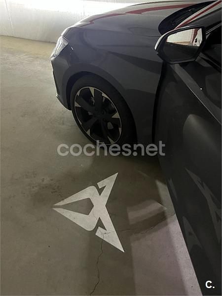 Usado Cupra Leon 150 HP (110 kW) 2023 Cinzento Sedan