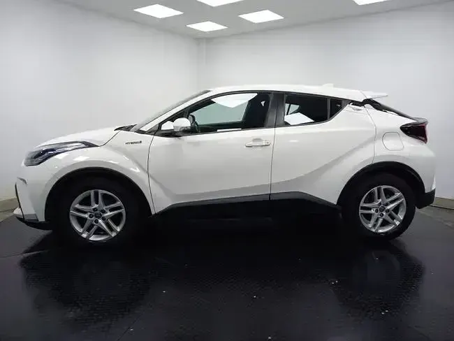 Begagnad Toyota C-HR Active 122 HK (89 kW) 2020 Vit SUV