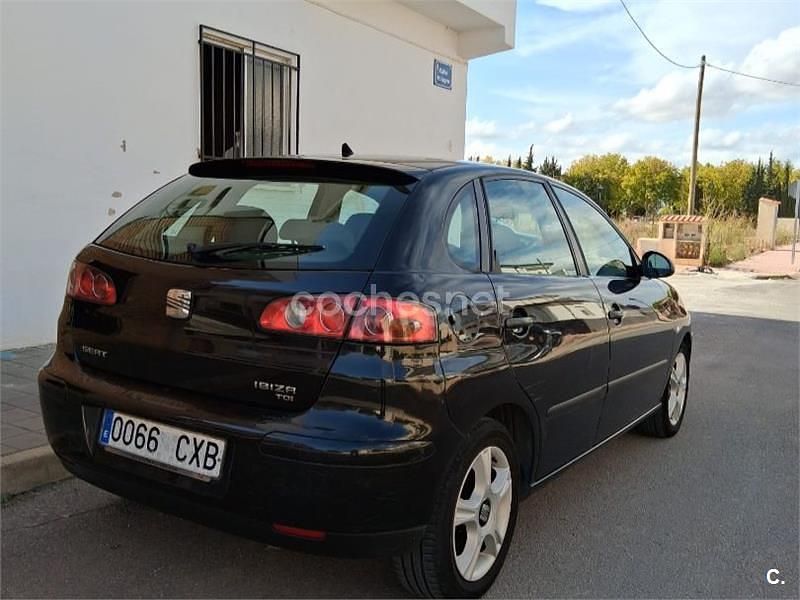 Usado Seat Ibiza 100 CV (73 kW) 2004 Negro Berlina