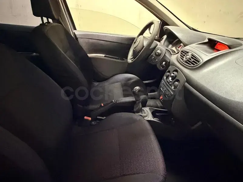 Usado Renault Clio II Expression 70 CV (51 kW) 2009 Azul Berlina