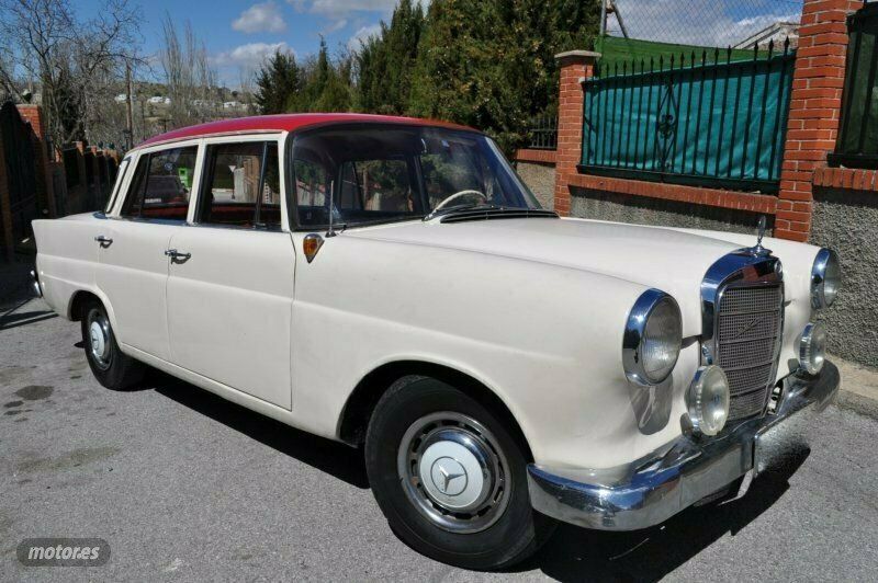 Usado Mercedes 200 54 CV (39 kW) 1972 Blanco Berlina