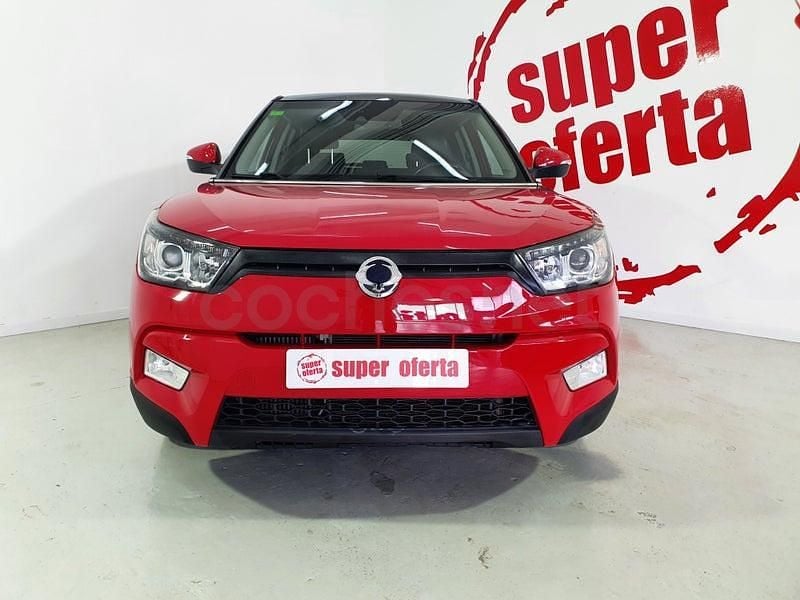 Usado Ssangyong (KGM) Tivoli Limited 115 CV (84 kW) 2017 Rojo SUV