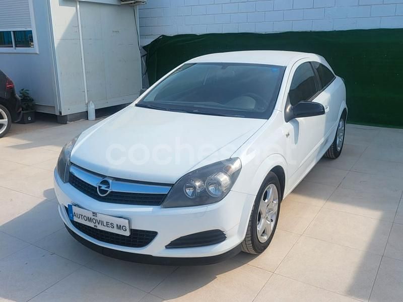 Blanco Usado 2009 Opel Astra GTC Sport Berlina | 4490 € (Precio justo) - Imagen 1/4