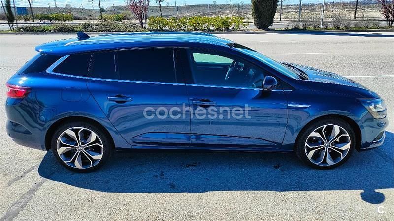 Usado Renault Mégane GrandTour Zen 140 CV (102 kW) 2018 Azul Familiar